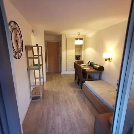 Apartment A&h Homes - - Near Train Station *
