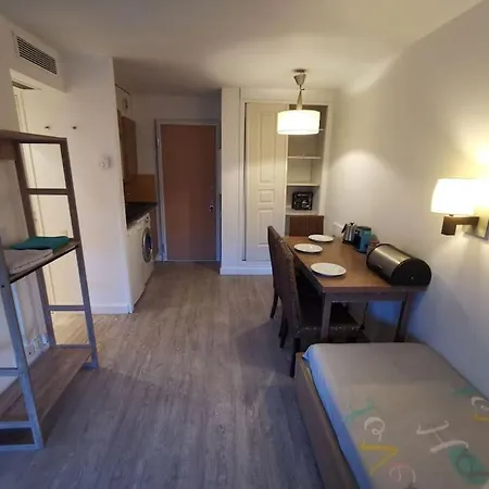 Apartment A&h Homes - - Near Train Station *