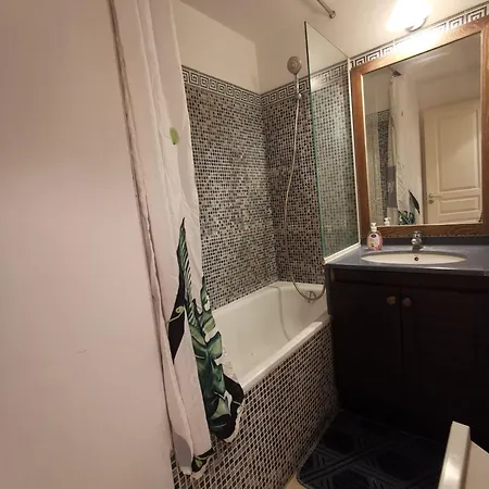 A&h Homes - - Near Train Station Apartment Cannes