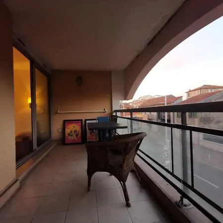 Apartment A&h Homes - - Near Train Station *