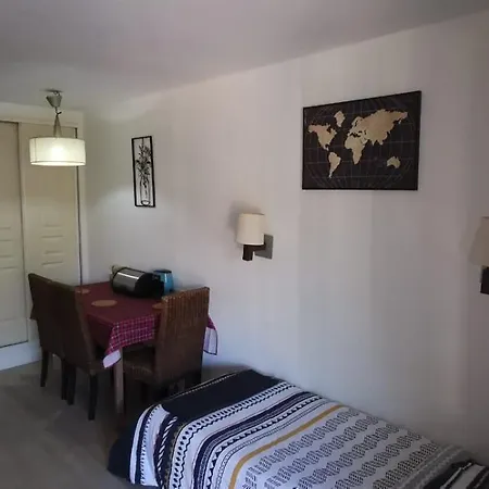 A&h Homes - - Near Train Station *