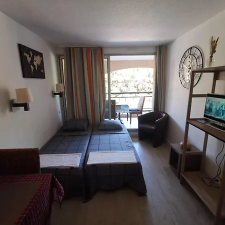 A&h Homes - - Near Train Station Apartment *
